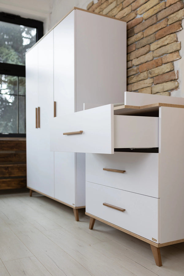 Faktum Flip White & Oak full nursery bedroom