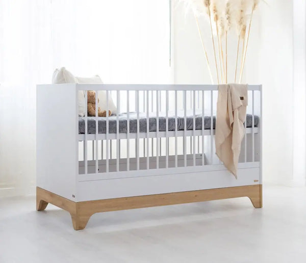 Faktum Lumina White Convertible Baby & Junior Cot – Adjustable Mattress Base