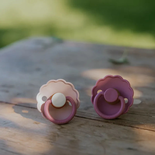 FRIGG Daisy Silicone Pacifier 0-6M 1-Pack Baked Clay