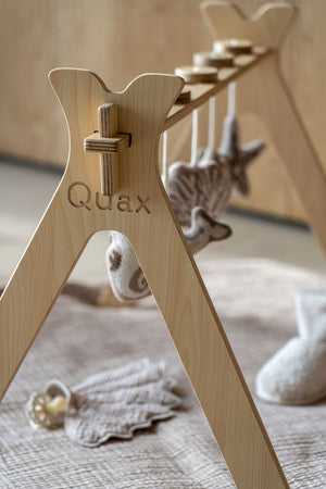 Quax Tipi Activity Arch With 5 Knitted Toy Umi Playmat