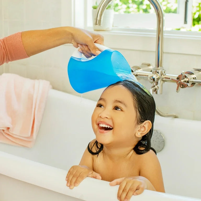 Munchkin Rinse Shampoo Bath Rinser Cup with Ultra Soft and Flexible Rim Blue