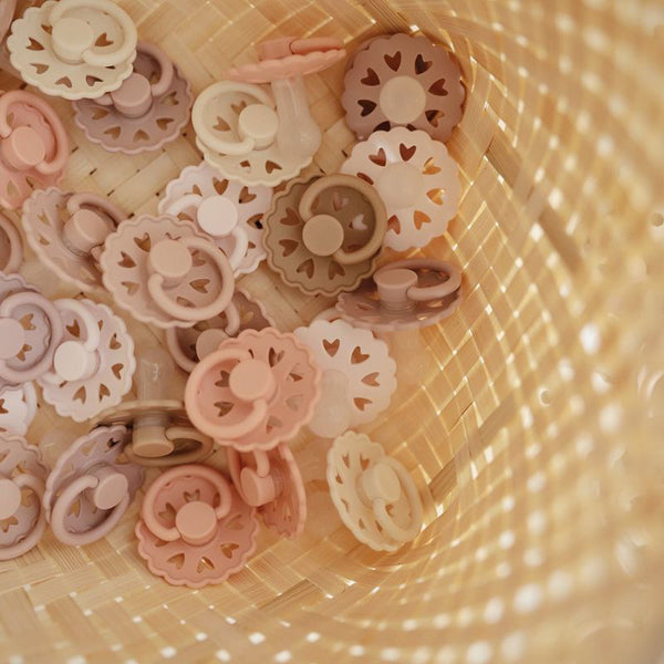 FRIGG Fairytale Latex Pacifier 6-18M 1-Pack The Little Match Girl